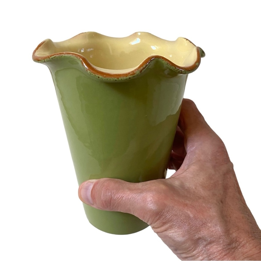 VINTAGE SCALLOPED CERAMIC POTTERY GREEN/TAN VASE MADE IN ITALY 6 1/4”H x 4 3/4”W